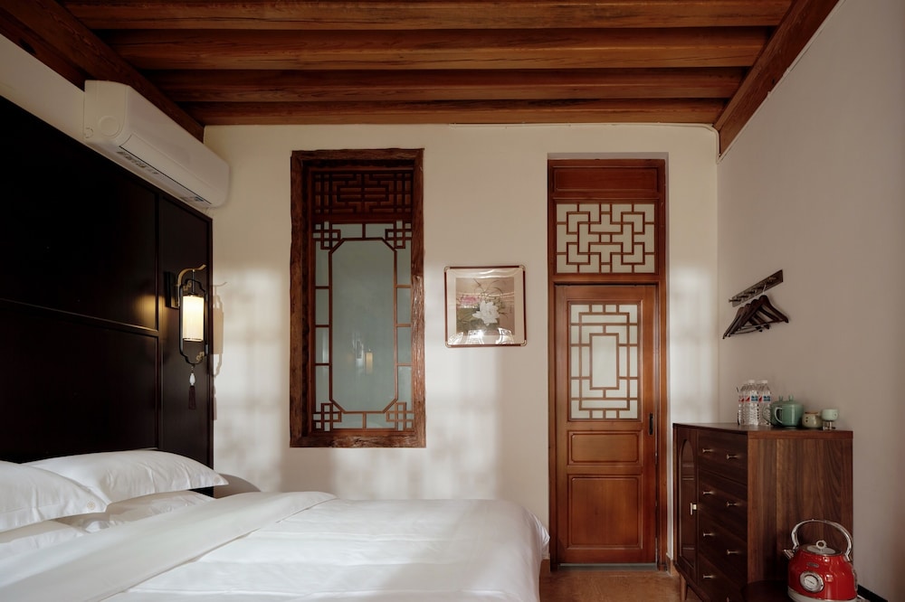 Shaxi Ancient Town Chang Le Li Chinese Courtyard Hotel