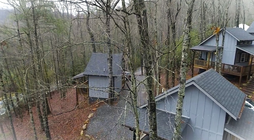 Wayah Ridge Escapes