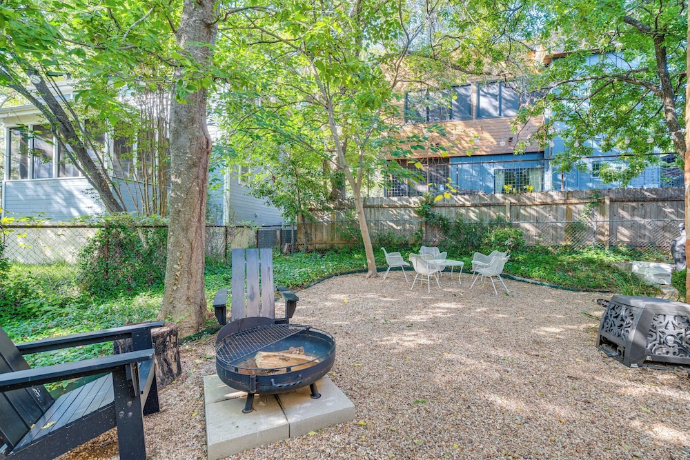 4 Mi to Dtwn: Tranquil Retreat in Austin!
