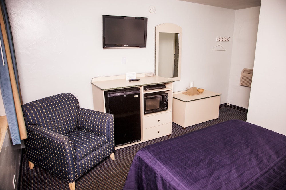 Economy Inn West Palm Beach view 5