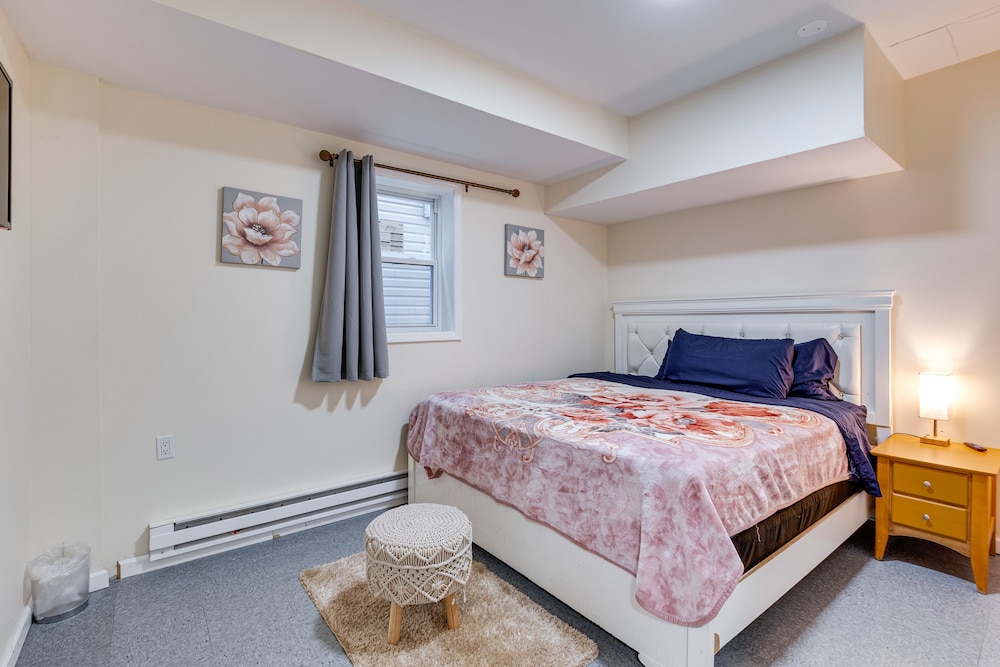 Comfortable Elizabeth Retreat ~ 16 Mi to Manhattan view 4