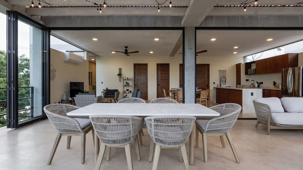 Luxury Penthouse w Private Pool Stunning Views