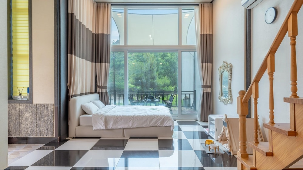 Gapyeong Chagall Spa Pension view 3