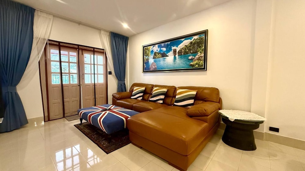 Valley 41 - 2 bdr Private Villa Near Phuket Town