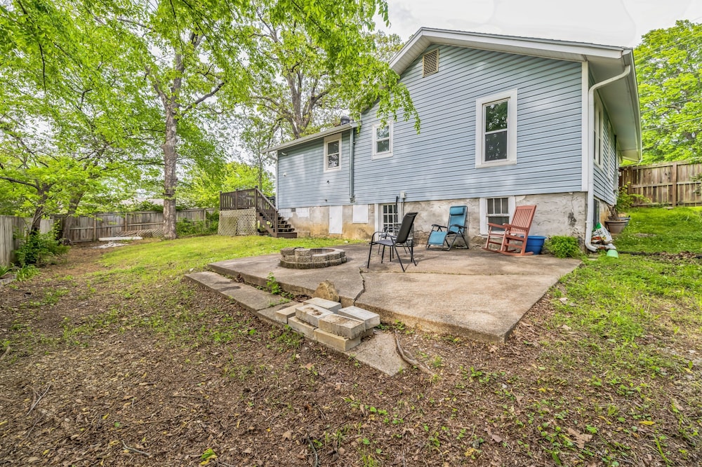Relax And Unwind In The Heart Of Fayetteville 2 Bedroom Home
