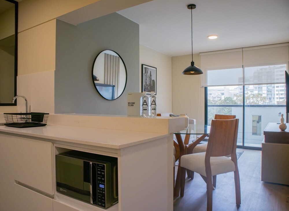 w Modern 2BR w Scenic Balcony Close to Kennedy Park