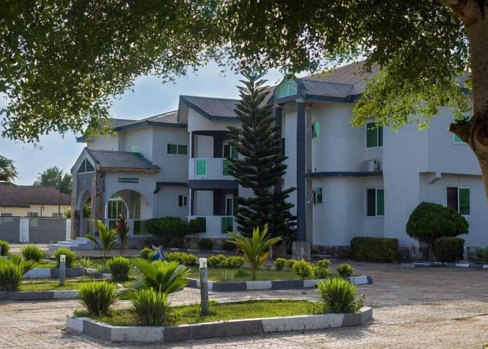 LLOYDS BEACH RESORT and SPA