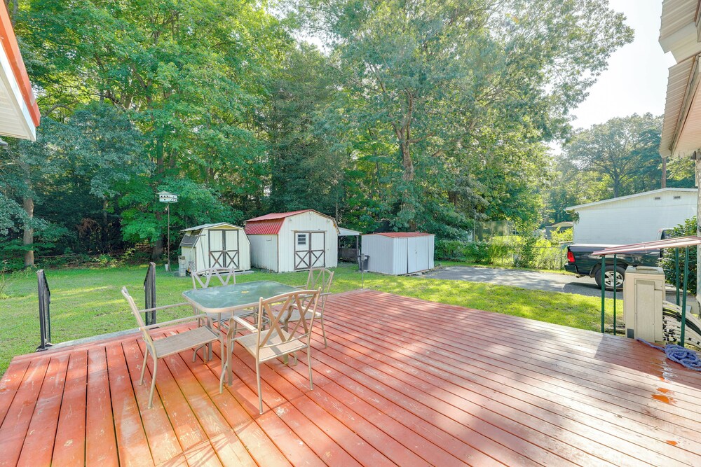 12 Mi to Dtwn Lewes & Beach: Delaware Home w/ Deck