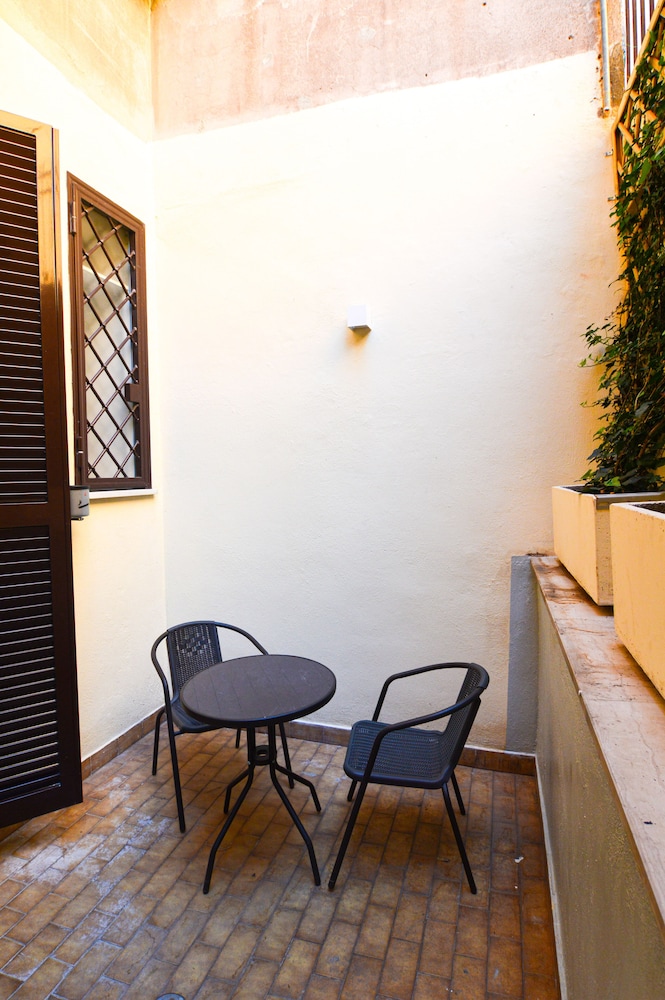Romaresidence Trastevere Guesthouse