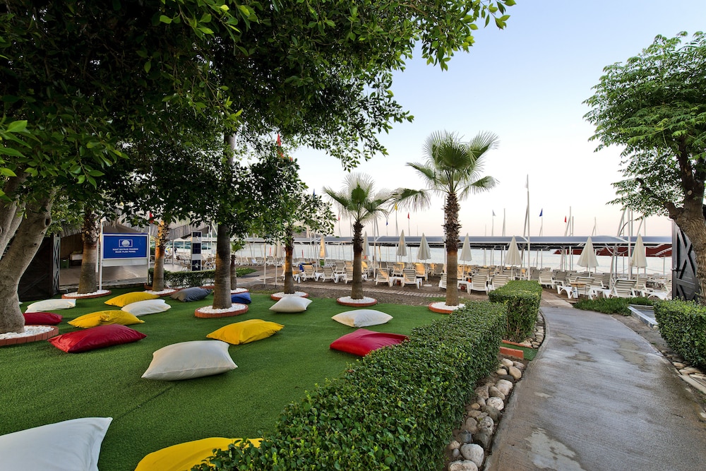 Sealife Buket Resort & Beach Hotel – All Inclusive