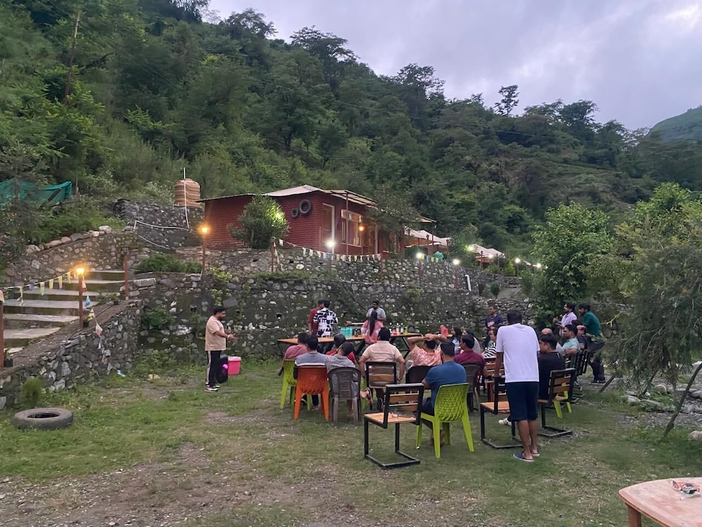 Aquatic resort