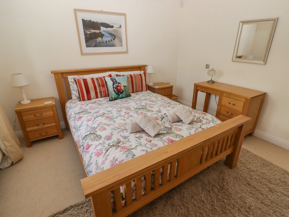 3 Strawberry Close
