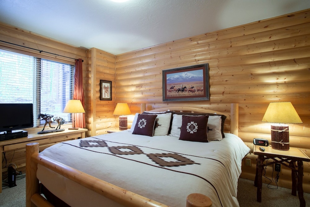 Comstock Lodge at Deer Valley Resort - Two Bedroom Condo with Hot Tub #101 2 Condo