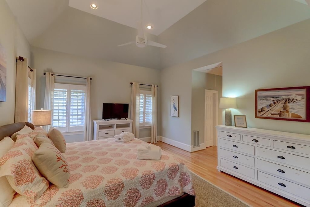 17 56th Avenue view 3