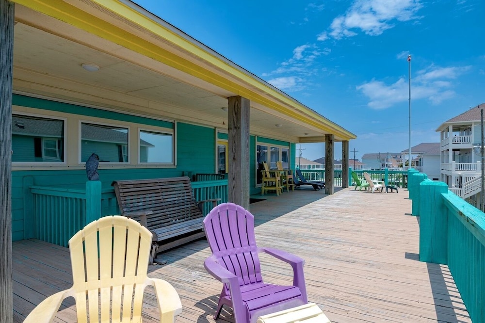 Daze In The Sun 3 Bedroom Home by RedAwning view 5