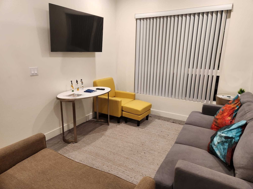 Urban Chic Apart-Hotels in Central LA