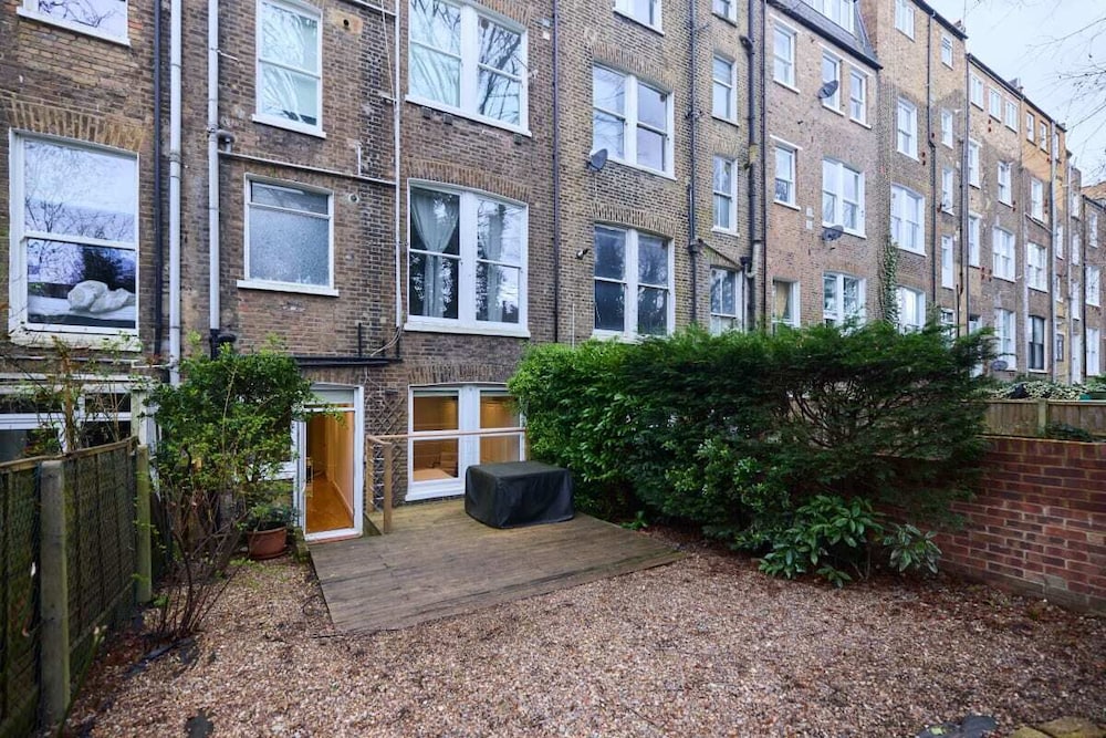 The West Kensington Hideout - Cozy 2bdr Flat With Garden