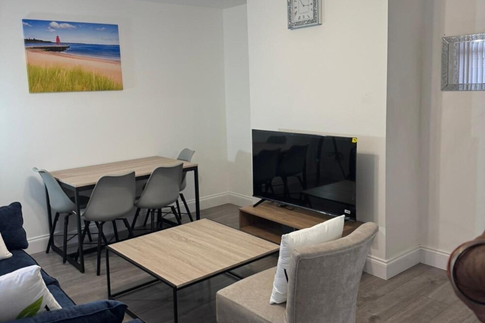 Bungalow - Sleeps 2 - Parking - Garden