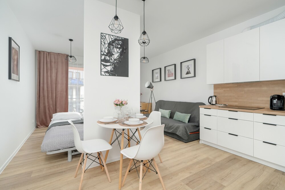Modern Studio Niemena by Renters