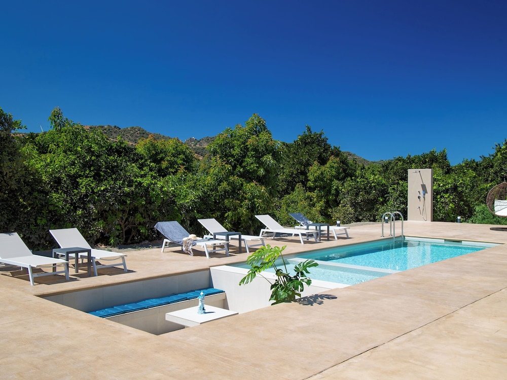 PanStel Luxury Villas - pools & jacuzzi