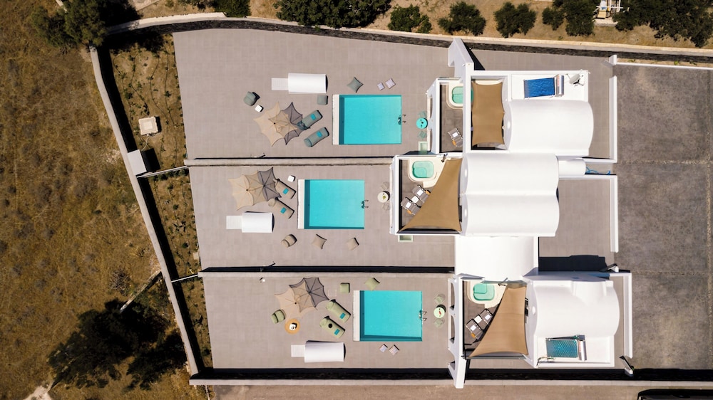 MODERN DOME HOMES OF SANTORINI