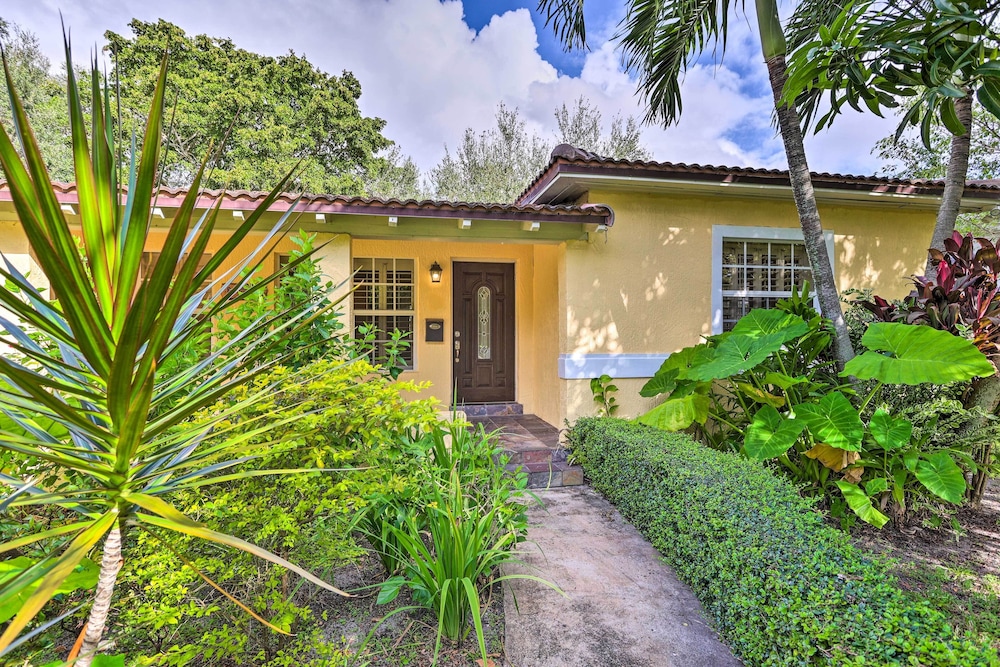 Biscayne Park Vacation Rental w/ Yard! view 2