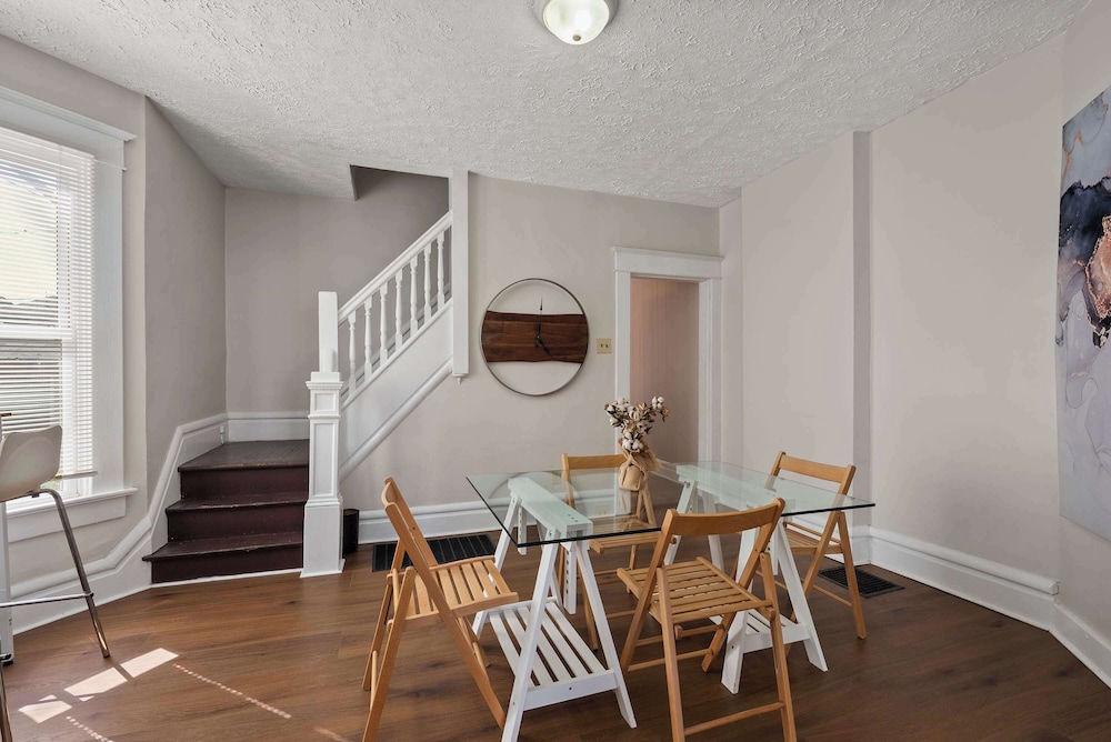 Summit Scholars Suites For 12!