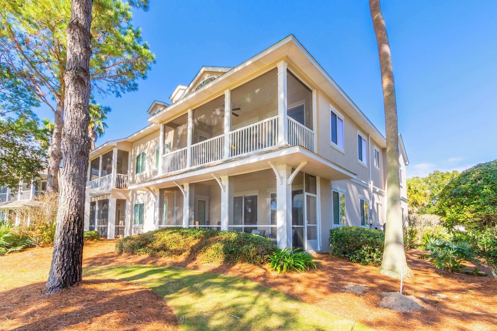 Luxury 3 Bed 3 Bath Resort Beaches Pool Golf