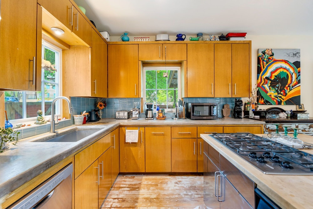 Eclectic 3 Bedroom Block From South Congress! - Image 5