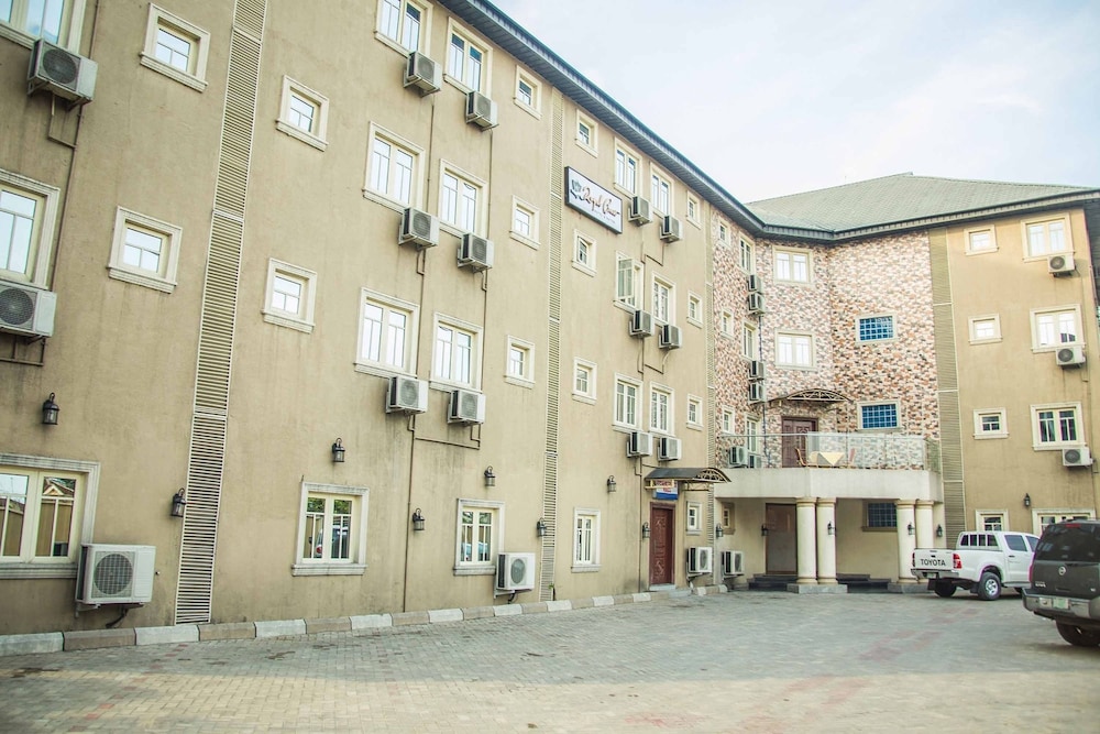 Royal Crest Hotel & Suites