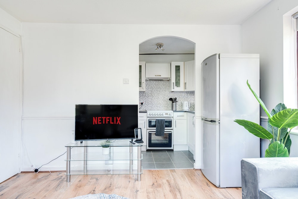 Canadawater-2bedroom-1bathroom-free Parking