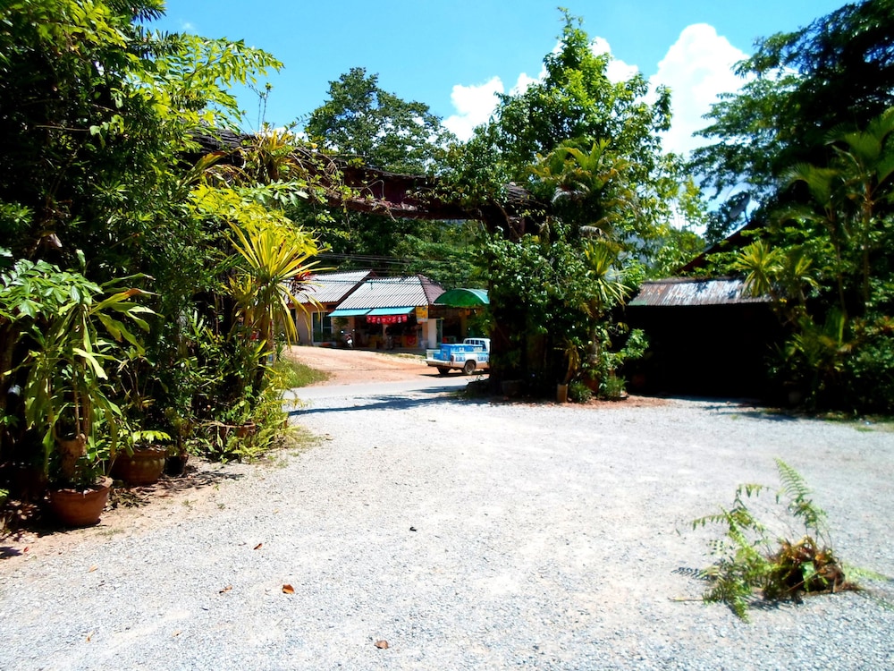 Khao Sok Tree House