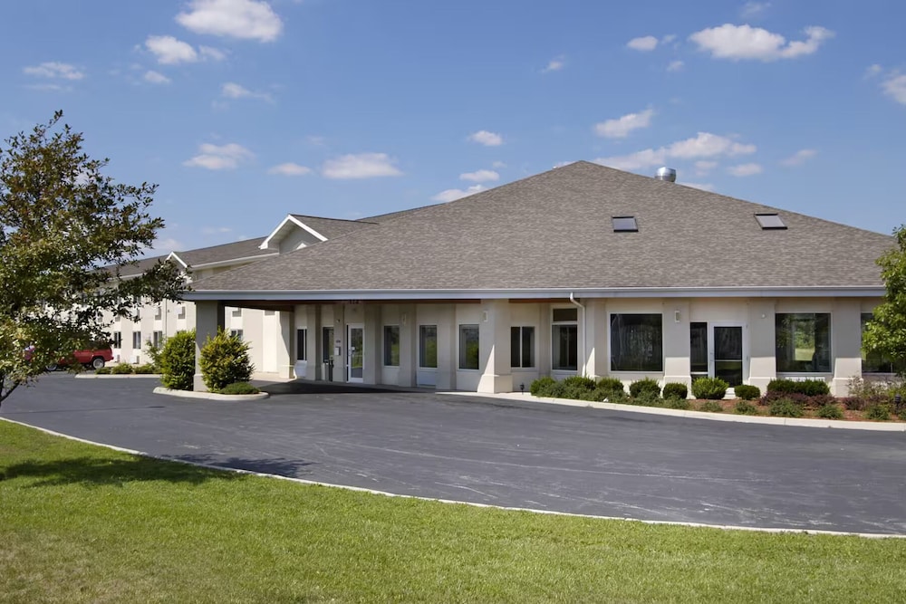 LakeWood Inn & Suites