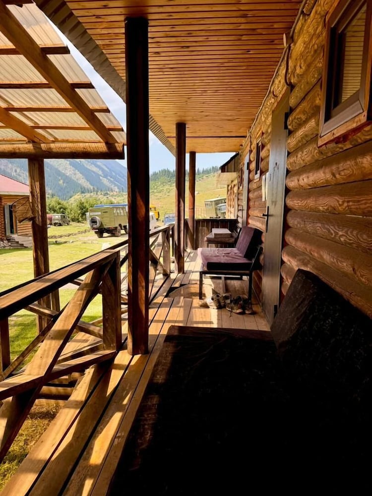 Arashan Hotel