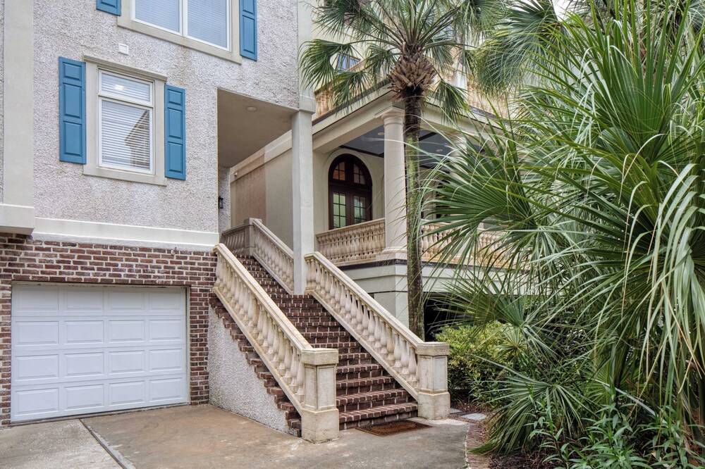 Sleeps 38 2 Homes, Steps to the Beach, Private Pool + Hottub, Game Room, Views