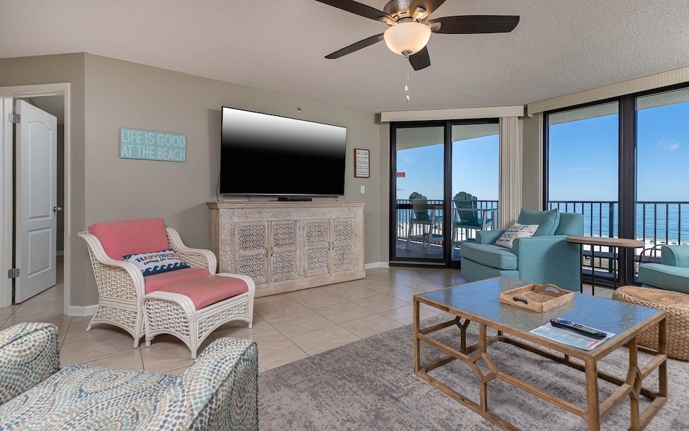 Phoenix Vi 6708 3 Bedroom Condo