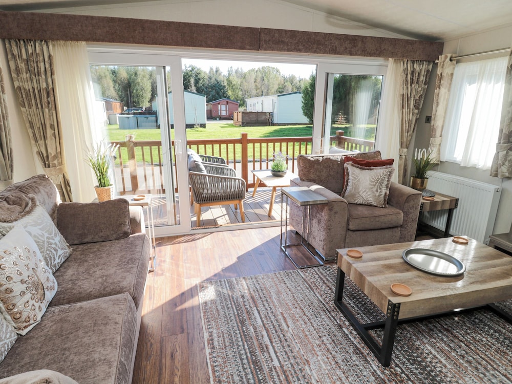 Acorn Lodge