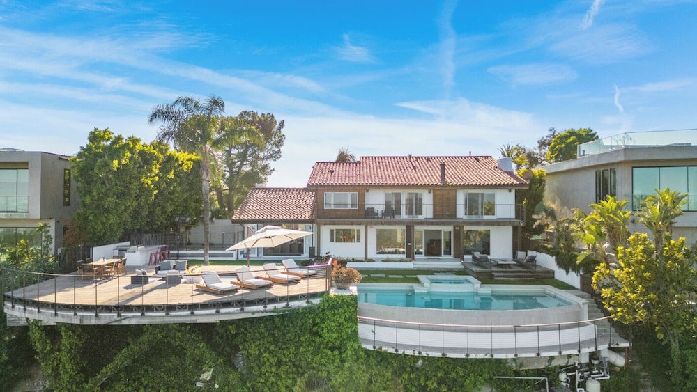 Stradella View - Bel-air Oasis w/ Infinity Pool & Stunning Panoramic Views
