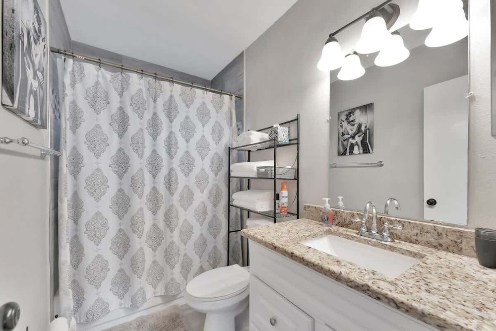 Updated Cozy Home Centrally Located pet Friendly