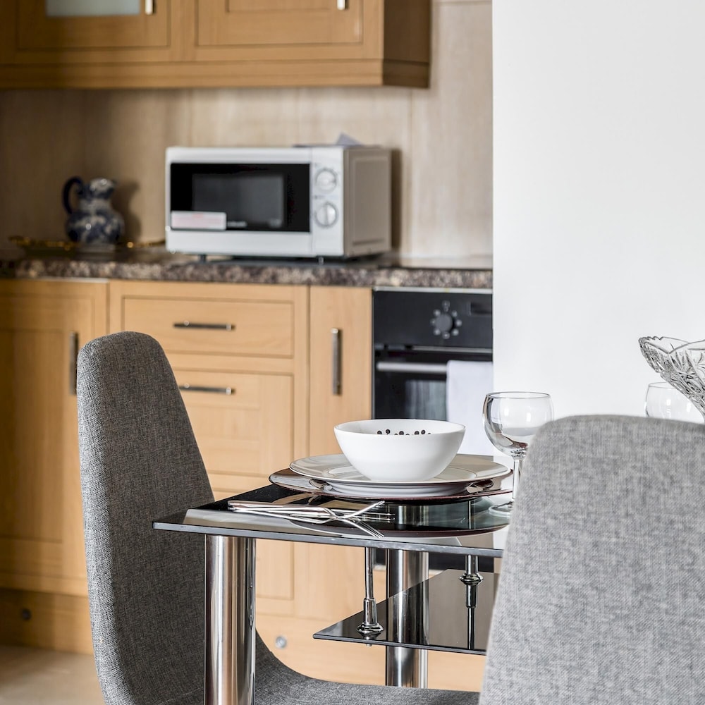 Picktheplace Imperial Wharf 2bed Apartment