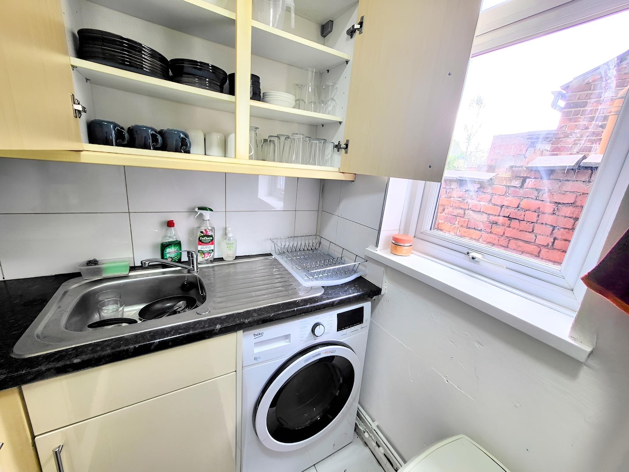 Comfortable House near Etihad Stadium view 3