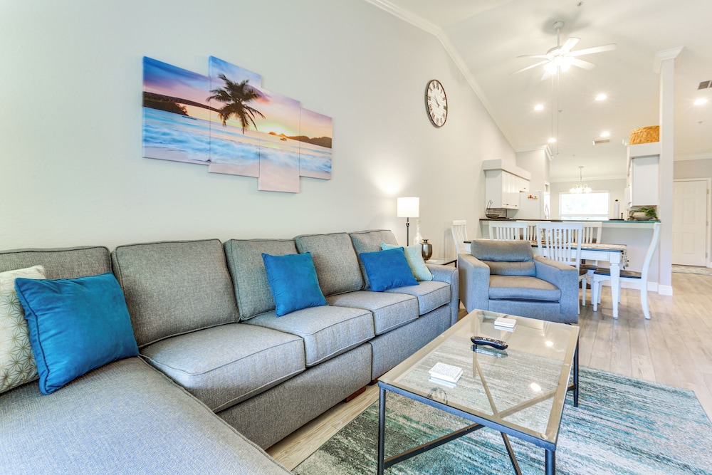 Lake View & Screened Balcony: Estero Getaway!