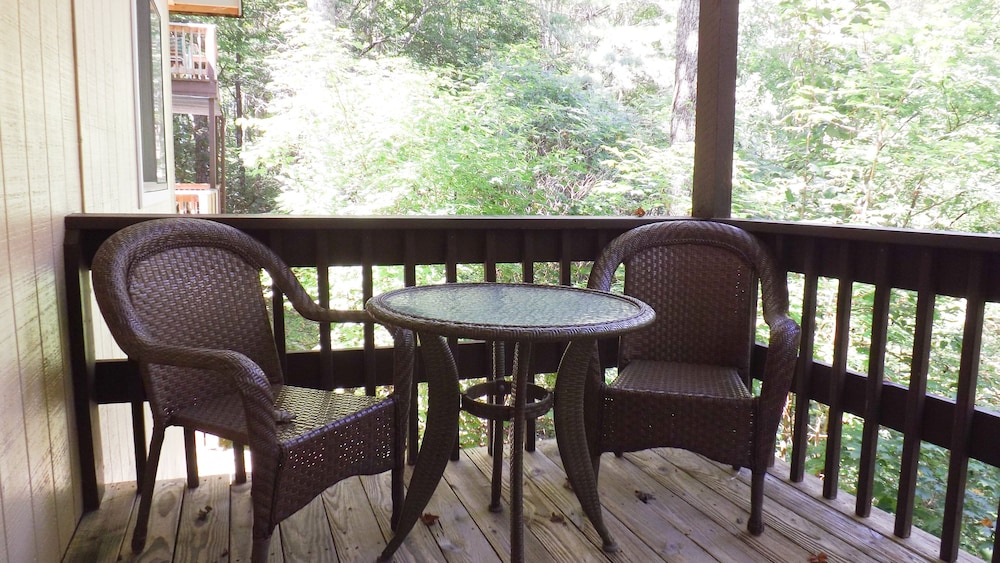 Ski Country 66-c 2 Bedroom Condo by RedAwning view 4
