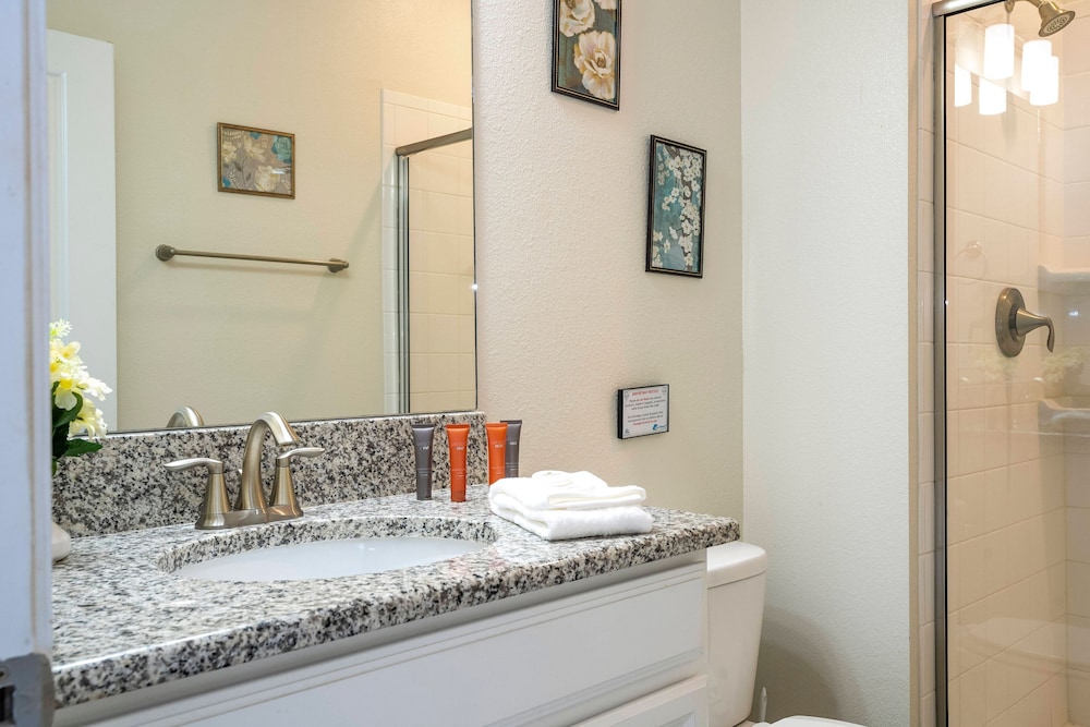 Storey Lake 4 BR With Private Pool