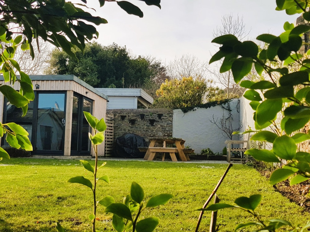 Lands House