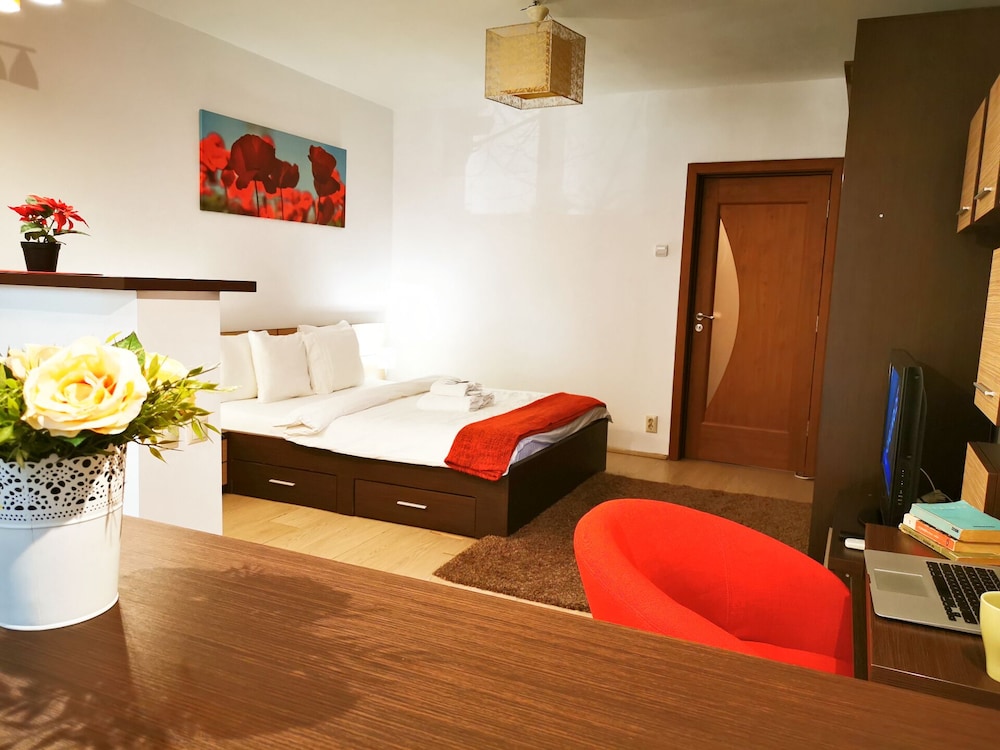 Studio D by MRG Apartments