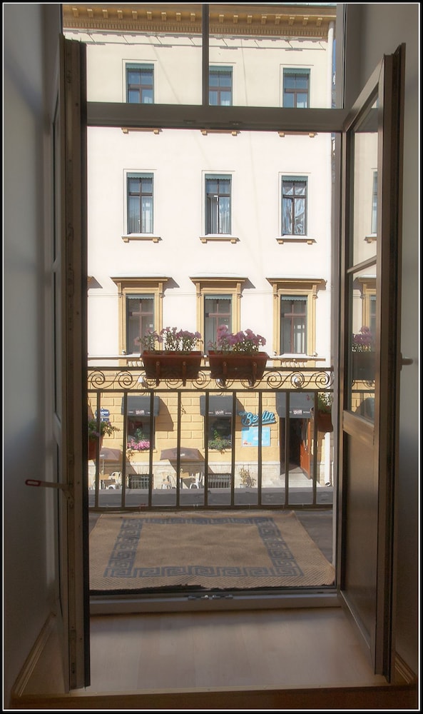 Apart Hotel on Italianskaya 1