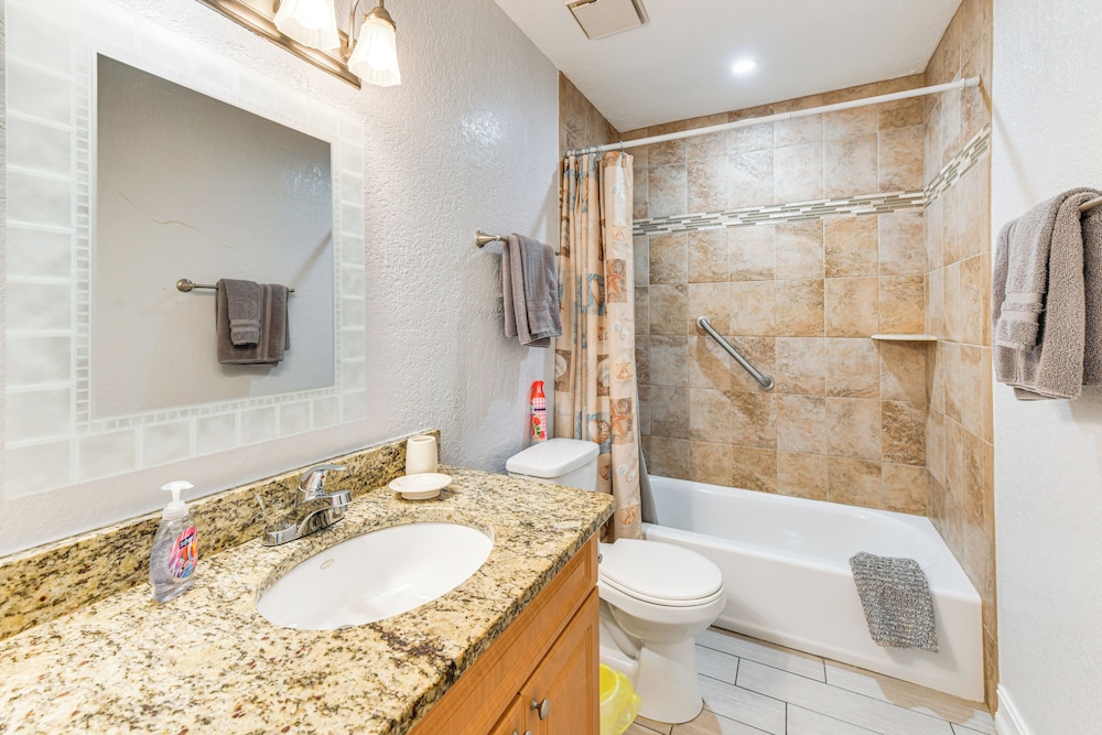 Explore Sarasota: Condo w/ Pool Access, Near Dtwn