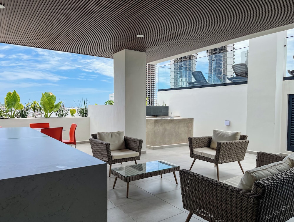 Makeva Condos - Near Malecon
