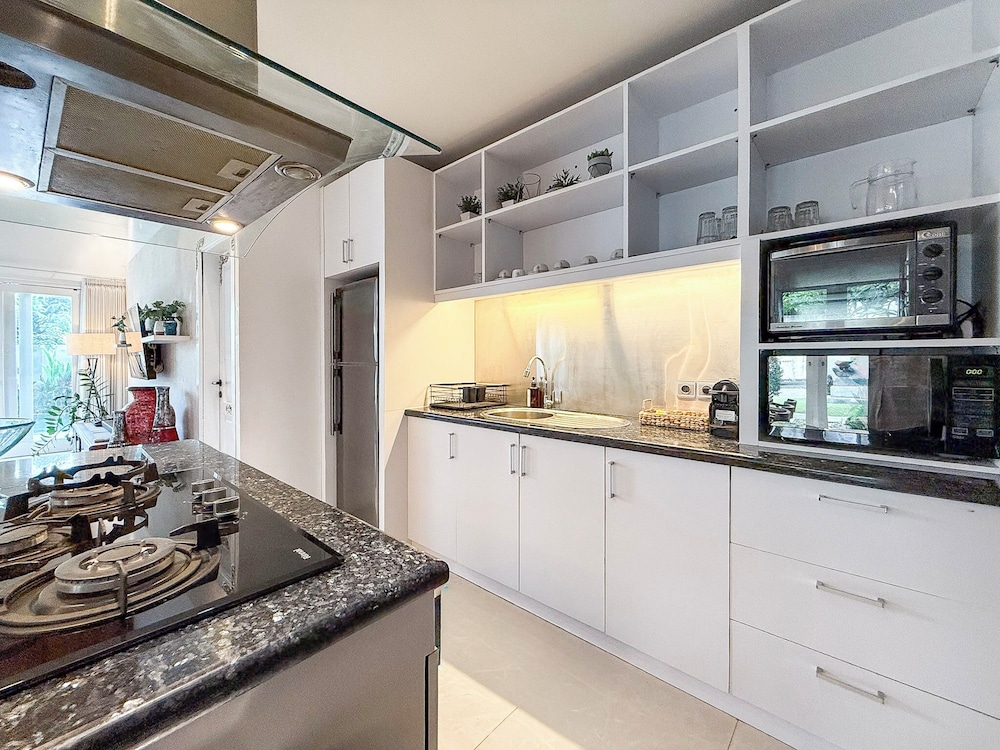 Villa St Calyx by DVH Luxe Retreats 3BR